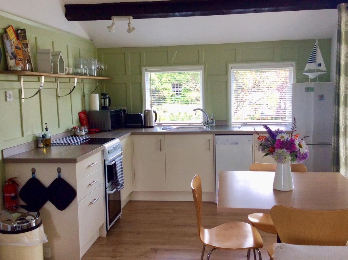 Beech Hut - A Streamside Family Escape Near Salcombe And Beaches South Milton Exterior photo